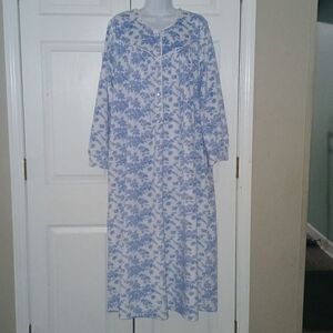 Lanz of Salzburg vintage  white & blue  flannel nightgown Sz XL NWOT